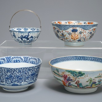 Vier Chinese blauwwitte, famille rose en Imari-stijl kommen, Kangxi, Qianlong en 19e eeuw