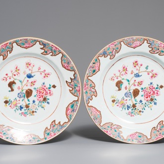 A pair of Chinese famille rose dishes with floral design, Yongzheng/Qianlong