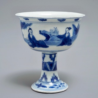 Un bol sur piedouche en porcelaine de Chine bleu et blanc, Chongzhen