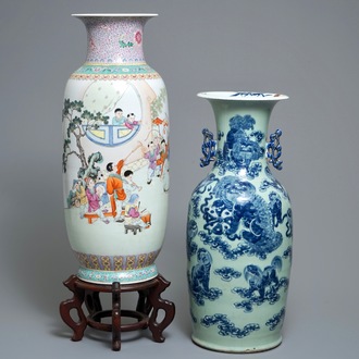 Un vase en porcelaine de Chine famille rose, République, et un vase à fond céladon, 19ème