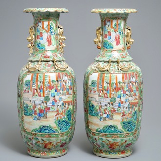 Une paire de vases en porcelaine de Chine famille rose à fond céladon, Canton, 19ème