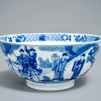 Een Chinese blauwwitte kom met figuratief decor rondom, Chenghua merk, Kangxi