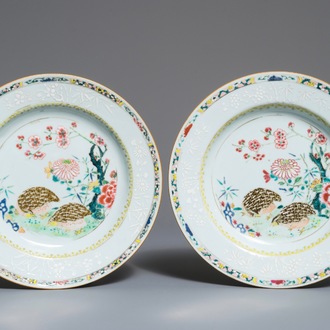 Une paire d’assiettes aux cailles en porcelaine de Chine famille rose, Yongzheng