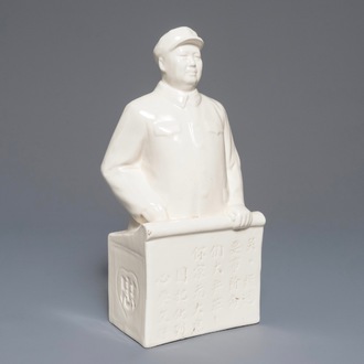 A tall Chinese figure of Mao Zedong on a pulpit, 2nd half 20th C.