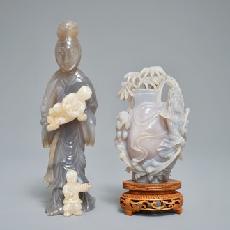 Une figure d'une femme et un vase décoratif en agate sculpté, Chine, 19/20ème
