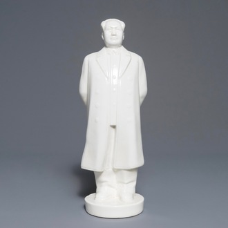 Une grande figure de Mao Zedong debout en porcelaine de Chine, 2ème moitié du 20ème