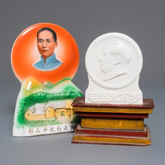 Deux plaques aux portraits de Mao Zedong en porcelaine de Chine, 2ème moitié du 20ème