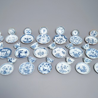 22 sets of Chinese blue and white cups and saucers, Kangxi/Qianlong