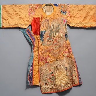 A Chinese gold-thread embroidered silk opera costume with dragon design, 19/20th C.