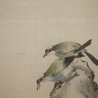 Ju Lian (1828-1904), Vogels op een rots omgeven door pioenen, inkt en aquarel op zijde