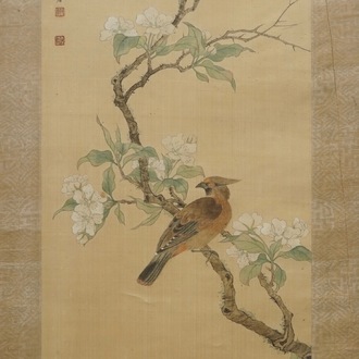 Xie Yuemei (1906-1998), Oiseau sur une branche fleurie, aquarelle sur textile