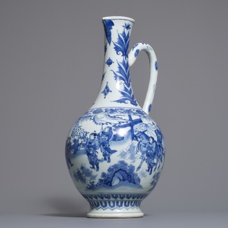 Een Chinese blauwwitte kan met figuratief decor rondom, Transitie periode