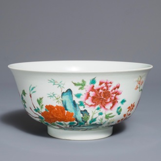 A Chinese famille rose bowl with flowers, Daoguang mark, 19/20th C.