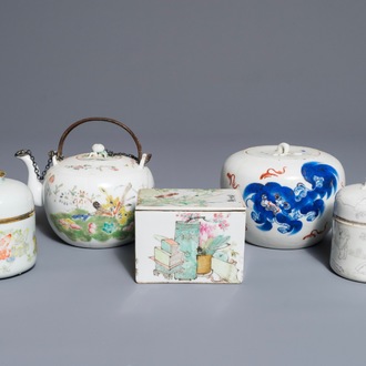 Un lot varié en porcelaine de Chine famille rose et qianjiang cai, 19ème