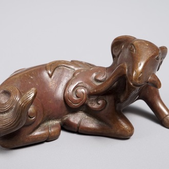 A Chinese bronze scroll or paper weight shaped as a ram, 17/18th C.