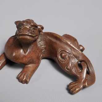 A Chinese bronze scroll or paper weight shaped as a chilong, 18/19th C.