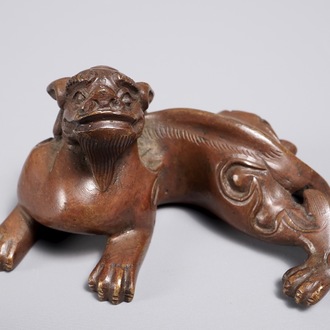 A Chinese bronze scroll or paper weight shaped as a chilong, 18/19th C.