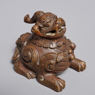 A Chinese bronze scroll or paper weight shaped as a luduan, 17/18th C.