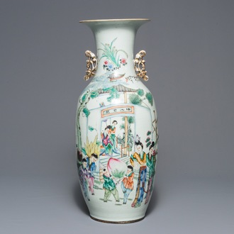 Un vase en porcelaine de Chine famille rose à double décor, 19/20ème
