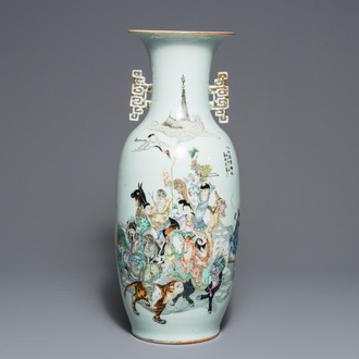 Un vase en porcelaine de Chine famille rose à décor d'Immortels, 19/20ème