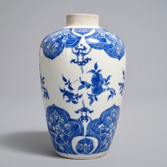 A Chinese blue and white vase with floral design, 18/19th C.