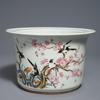 A Chinese famille rose 'prunus and magpie' jardinière, 19/20th C.