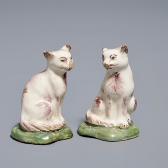 A pair of polychrome Dutch Delft miniatures of cats, 18th C.