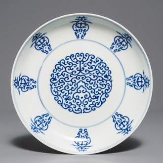 A Chinese blue and white 'shou' plate, Tongzhi mark, 19/20th C.