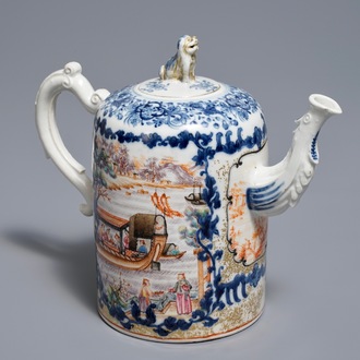 Une grande théière en porcelaine de Chine famille rose à décor mandarin, Qianlong