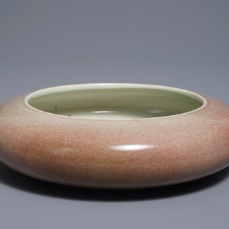 Een Chinese monochrome langyao penselenwasser, Kangxi merk, 19e eeuw