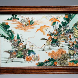 Een fijne Chinese famille verte plaquette, 19e eeuw