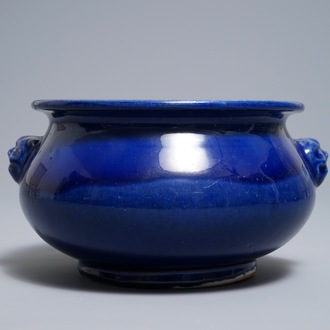 Un brûle-parfum en porcelaine de Chine bleu monochrome, Kangxi/Qianlong