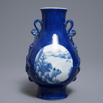 Een Chinese hu vaas met landschapsmedaillons met poederblauwe fondkleur, Qianlong merk, 19/20e eeuw