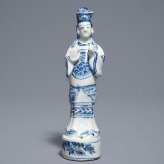 Un modèle d'une femme en porcelaine de Chine bleu et blanc, Wanli