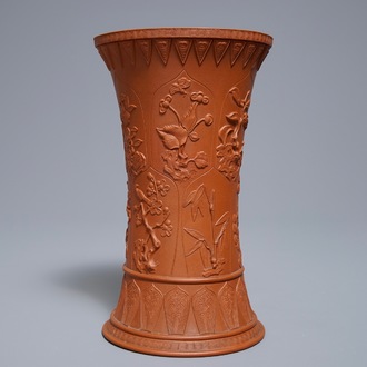 Un vase en grès de Yixing à décor floral appliqué, Kangxi