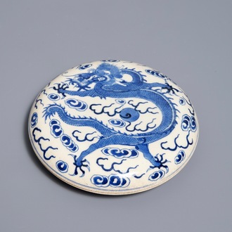 A Chinese blue and white seal paste box with dragon design, Kangxi mark, 19th. C.