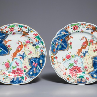 Une paire d'assiettes en porcelaine de Chine famille rose à décor 'feuilles de tabac', Qianlong