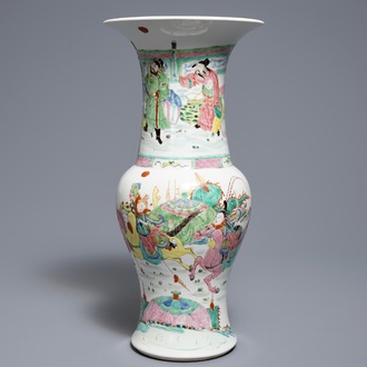 Un grand vase de forme yenyen en porcelaine de Chine famille rose, Yongzheng