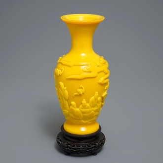 A Chinese yellow Beijing glass vase with figures, Qianlong mark, 19/20th C.