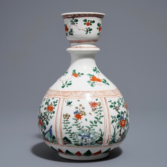 Een Chinese famille verte hookah-basis met floraal decor, Kangxi