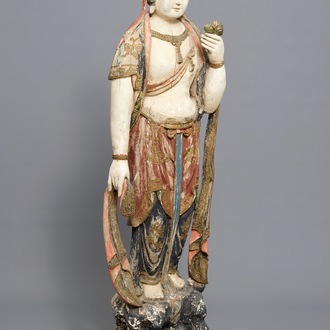 Une grande figure de Guanyin en bois sculpté et polychromé, Chine, 18/19ème