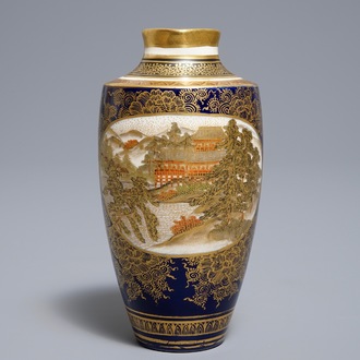 Un vase en porcelaine Satsuma de Japon, marque de Kinkozan, Meiji, 19ème