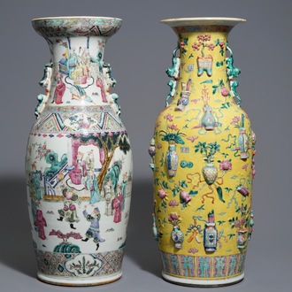 Deux vases en porcelaine de Chine famille rose, 19ème