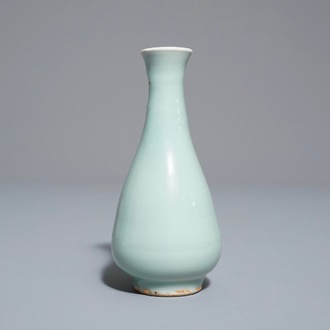 Un vase en porcelaine de Chine qingbai, Yuan ou Ming