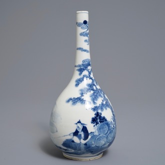 Een Chinese blauwwitte flesvormige vaas met een visser, 19e eeuw