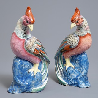 A pair of Chinese famille rose models of pheasants, 19/20th C.