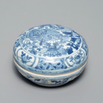 A Chinese blue and white 'Buddhist lion' box and cover, Wanli