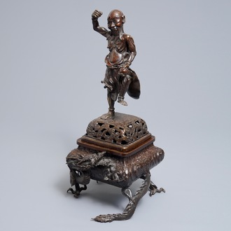 Un koro en bronze sur pieds en forme de griffes de dragon, Japon, Edo ou Meiji, 18/19ème