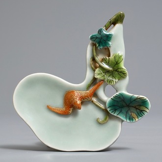 A Chinese lingzhi-shaped celadon ground brush rest, Qianlong mark, 19/20th C.