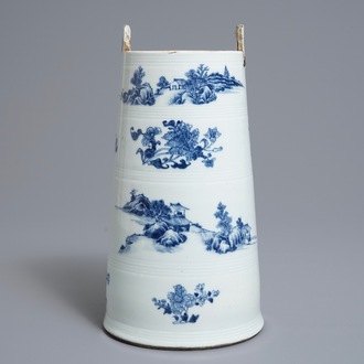Une baratte à beurre en porcelaine de Chine bleu et blanc, Qianlong